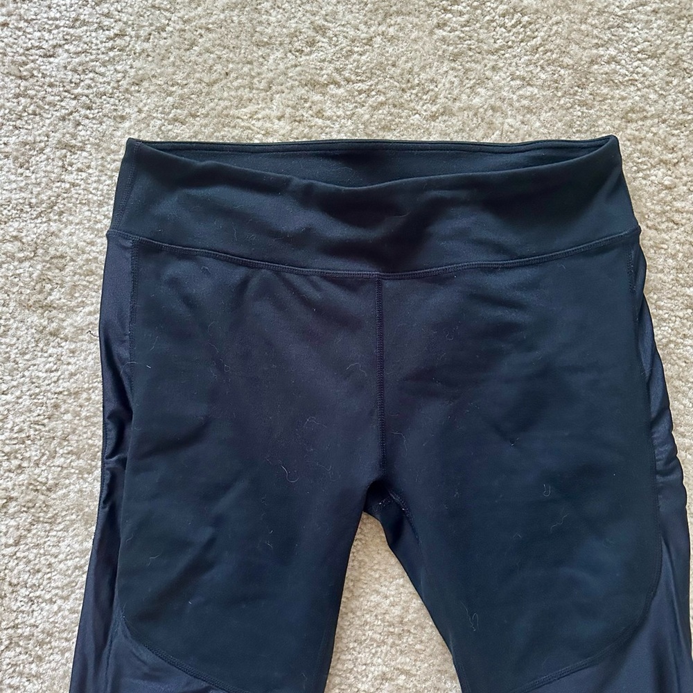 Fabletics black capri leggings - Picture 2 of 6